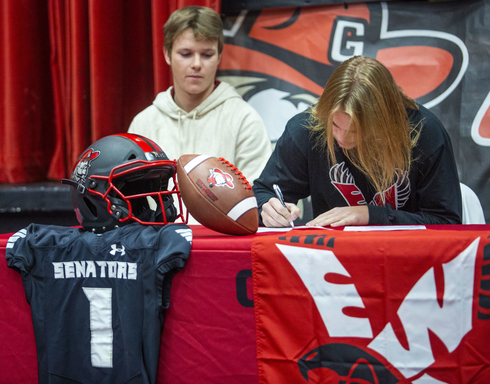 Shane Jennings signs letter of intent